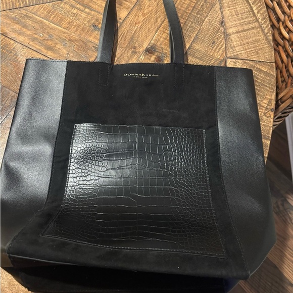 Donna Karan Large Tote Bag
Cashmere Mist Black Designer 14 in×16 in
Never Used ! - Picture 12 of 15